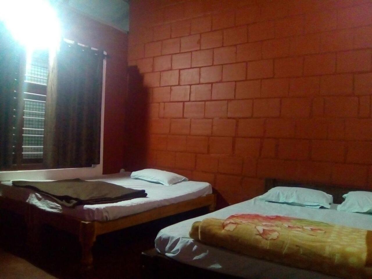 Athena Homestay Somvārpet Esterno foto