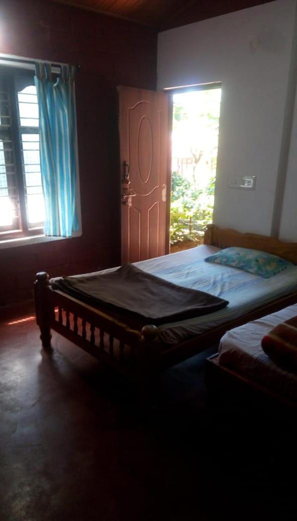 Athena Homestay Somvārpet Esterno foto